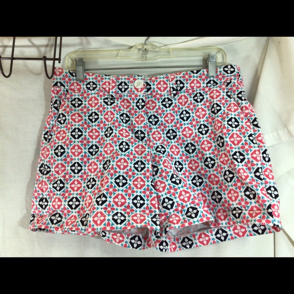 Woman’s Sz 8 CROWN & IVY Multicolor Shorts pre-own - Picture 2 of 7